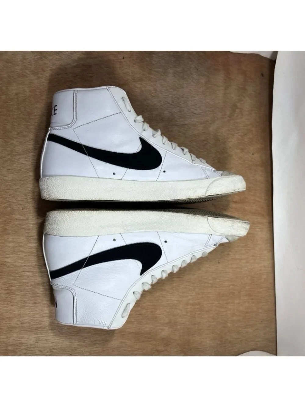 Nike Blazer Mid 77 Vintage Womens Size 9.5 White Black Basketball Shoes Sneakers